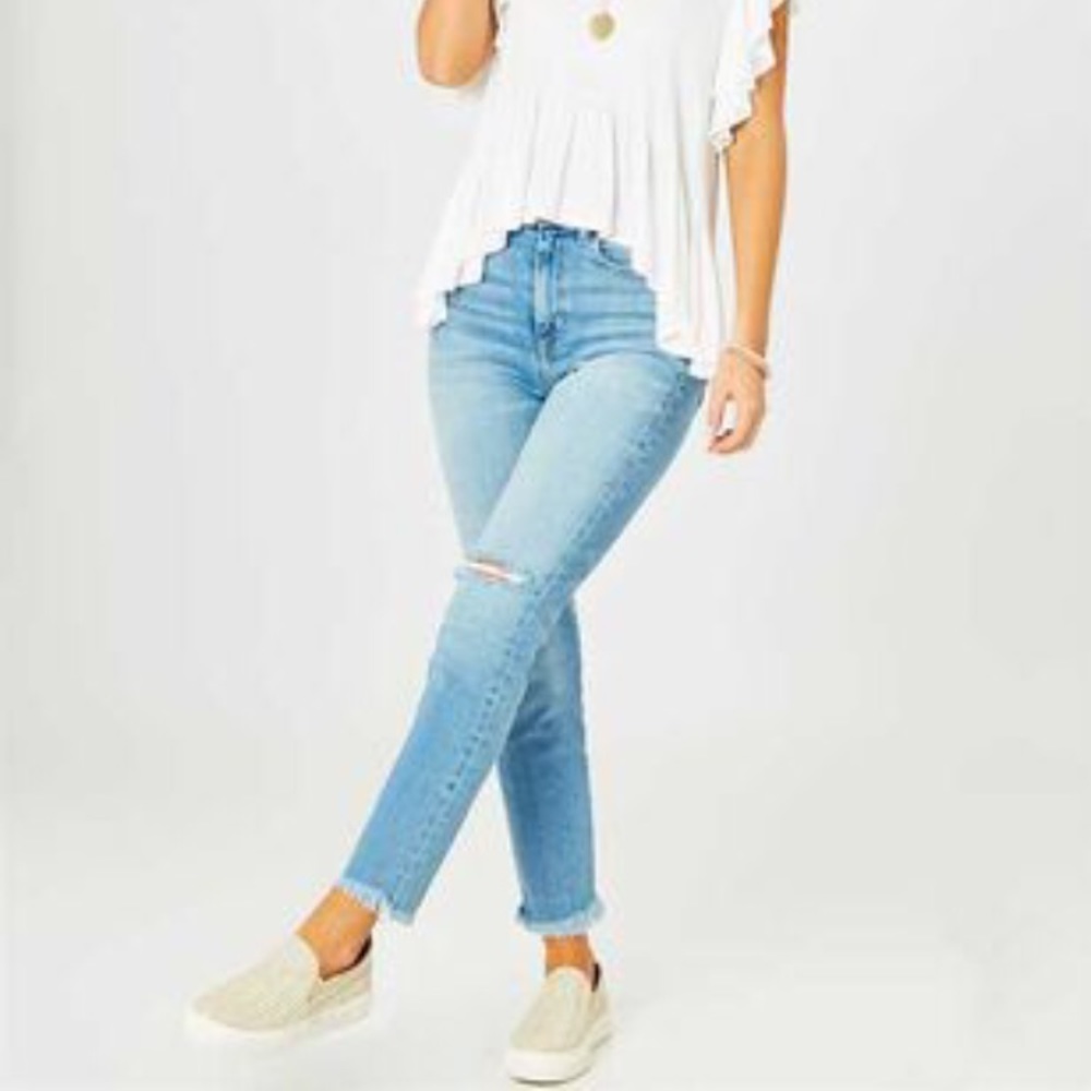 NWT Altar’d State Georgia Ripped Fray Hem Jeans